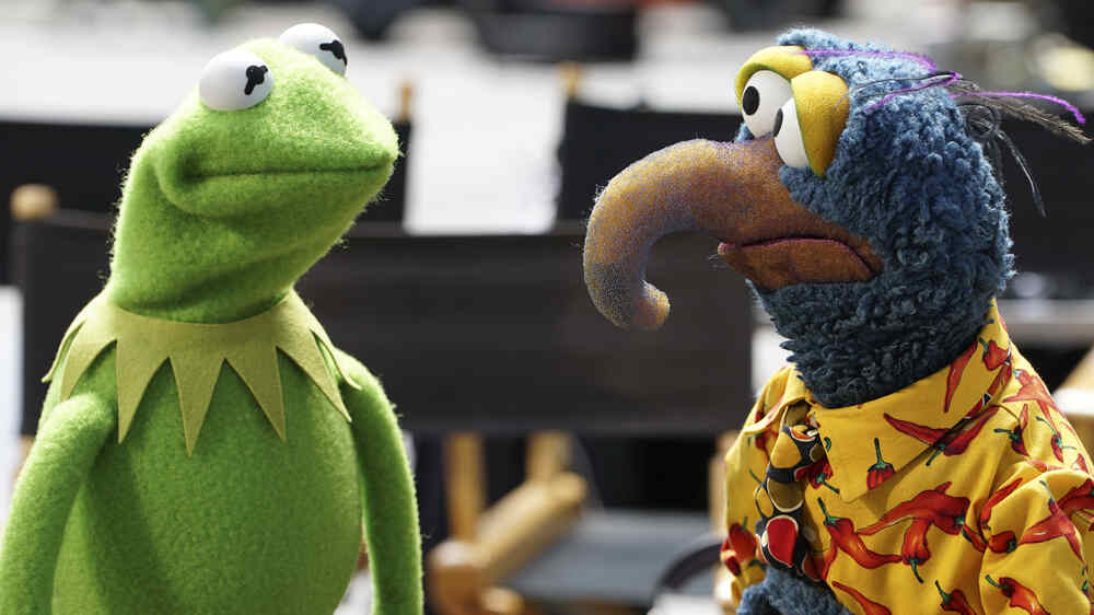 How Does The Muppet With A Long Hooked Beak Entertain Audiences?